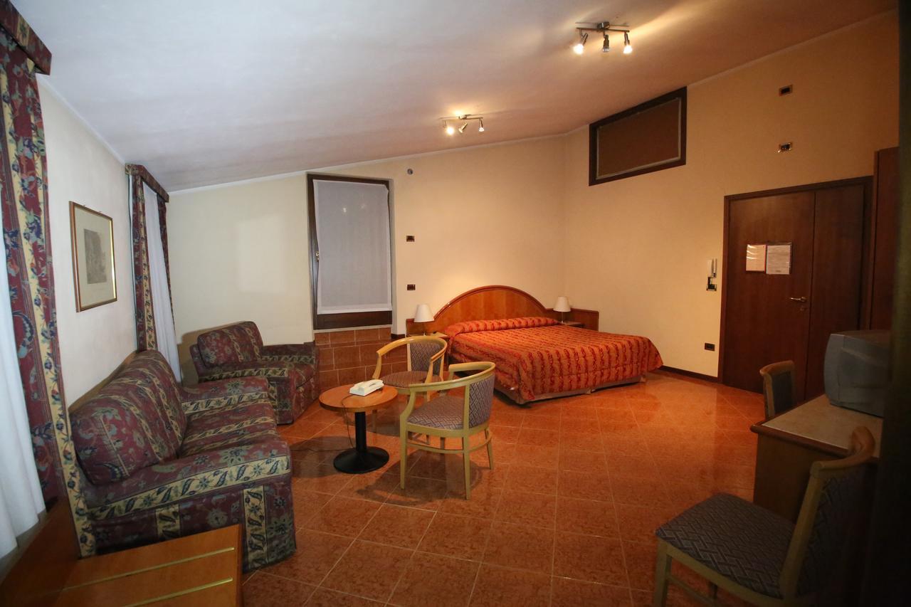 Hotel Paris Castel Goffredo Экстерьер фото